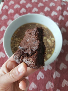Una foto de Brownie tremendo sin harinas
