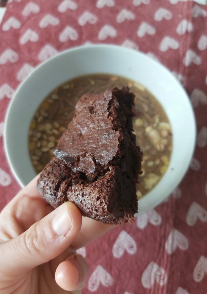 Una foto de Brownie tremendo sin harinas