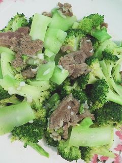Hình của món Súp lơ xào thịt bò.