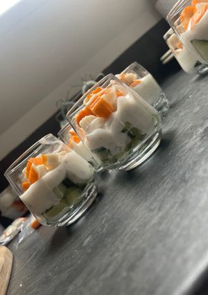 Une photo de Verrine concombre, fromage blanc et surimi