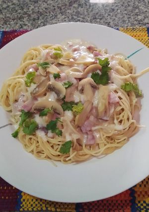 Una foto de ***Espagueti con Salsa Blanca***