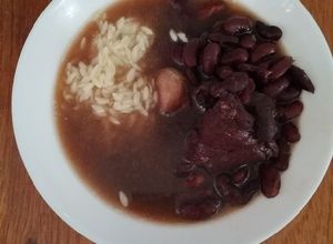Una foto de Frijol con puerco