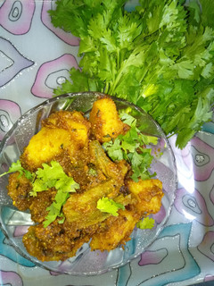 કારેલા નું ભરેલું શાક (Karela Bharelu Shak Recipe In Gujarati) રેસીપી મુખ્ય ફોટો