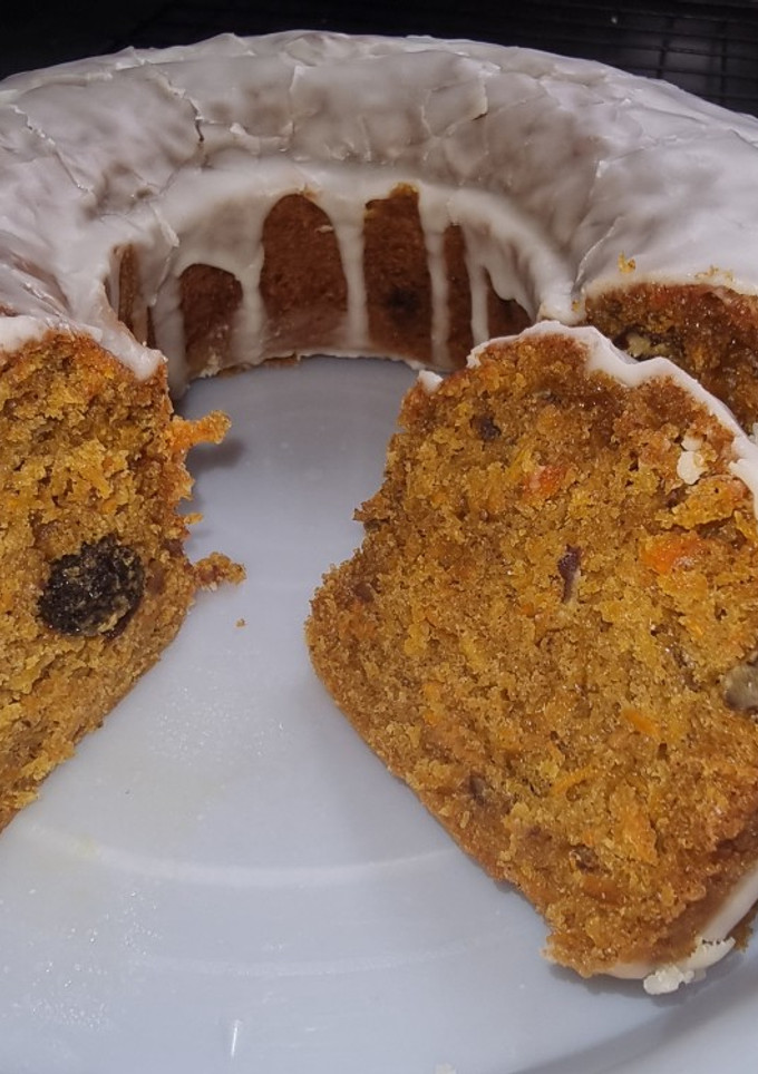 Una foto de Pastel de zanahoria con glaseado de naranja