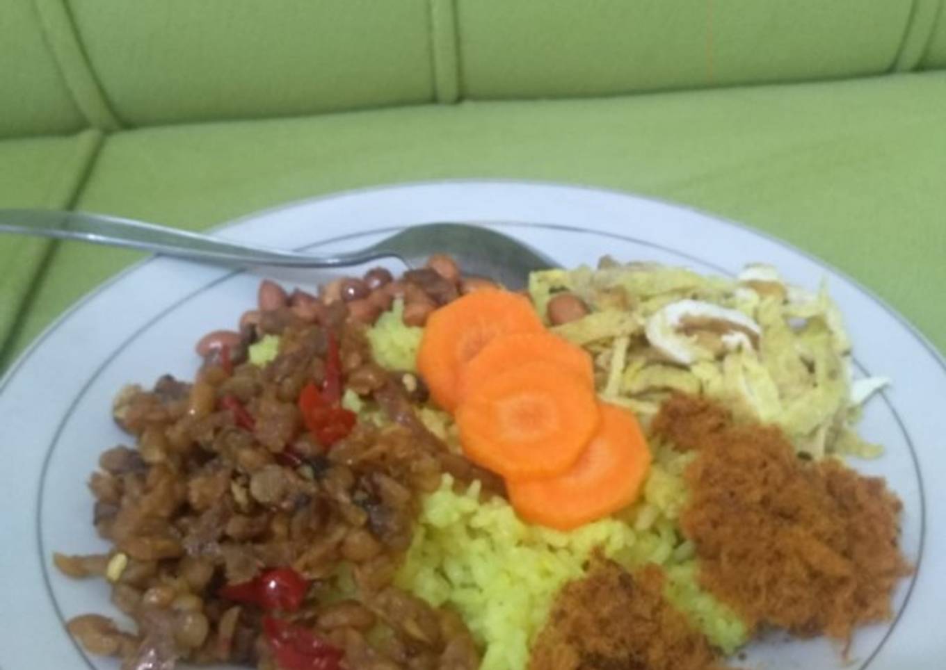 Nasi kuning bumbu racik