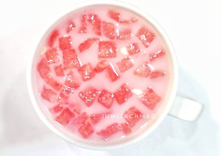 Bagaimana Menyiapkan Es Susu Semangka Pinky Anti Gagal