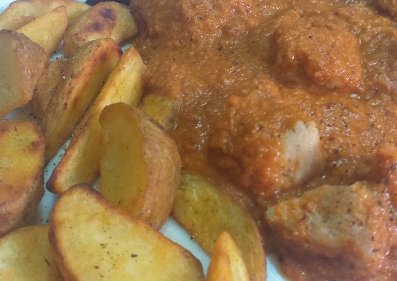 Pechuga de pollo en pepitoria con patatas fritas