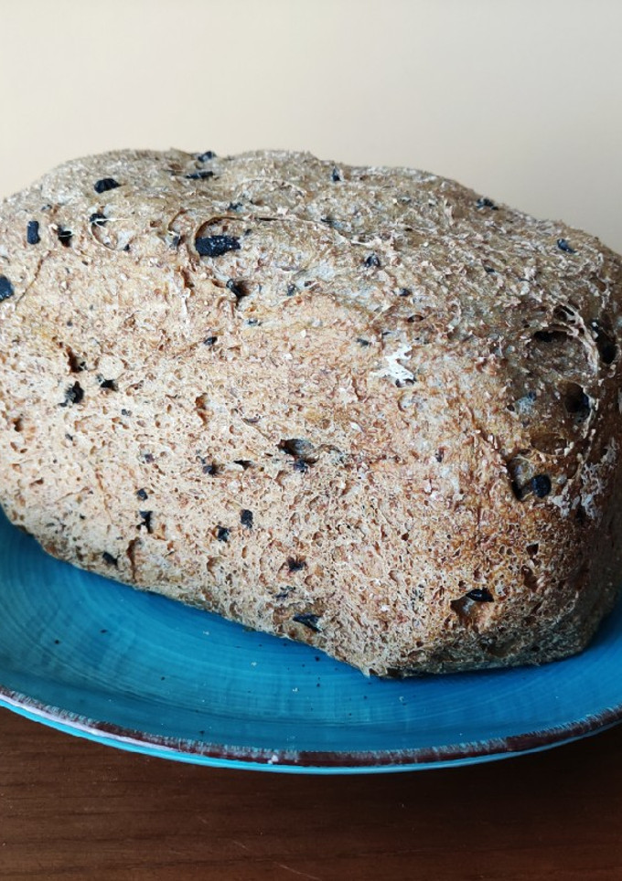 Una foto de Pan de aceitunas negras 🍞🫒