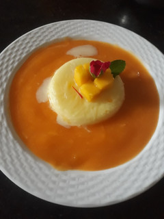 केसर मलाई कुल्फी विथ आमरस(kesar malai kulfi recipe in hindi) रेसिपी मुख्य फोटो
