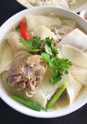 Hình của món Canh măng hầm thịt vịt.