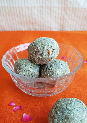 A picture of Oats Laddoo.