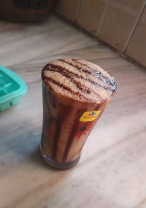 कोल्ड कॉफी (cold coffee recipe in Hindi) रेसिपी मुख्य फोटो