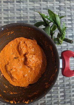 A picture of Butter chicken.