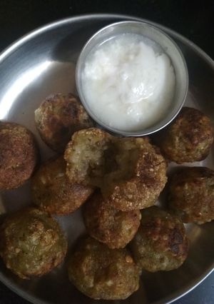साबुदाणा अप्पे (sabudana appe recipe in marathi) रेसिपी चे मुख्य फोटो 