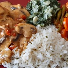 A picture of Creamy mushroom and sun-dried tomato chicken.