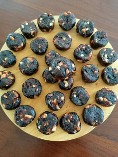 A picture of Dates-Walnut Rolls.