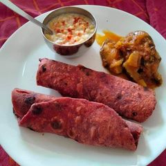 A picture of Beetroot paratha.
