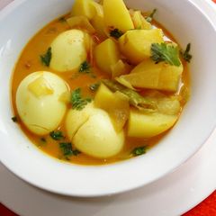 A picture of Eggs n Potatoes Curry.