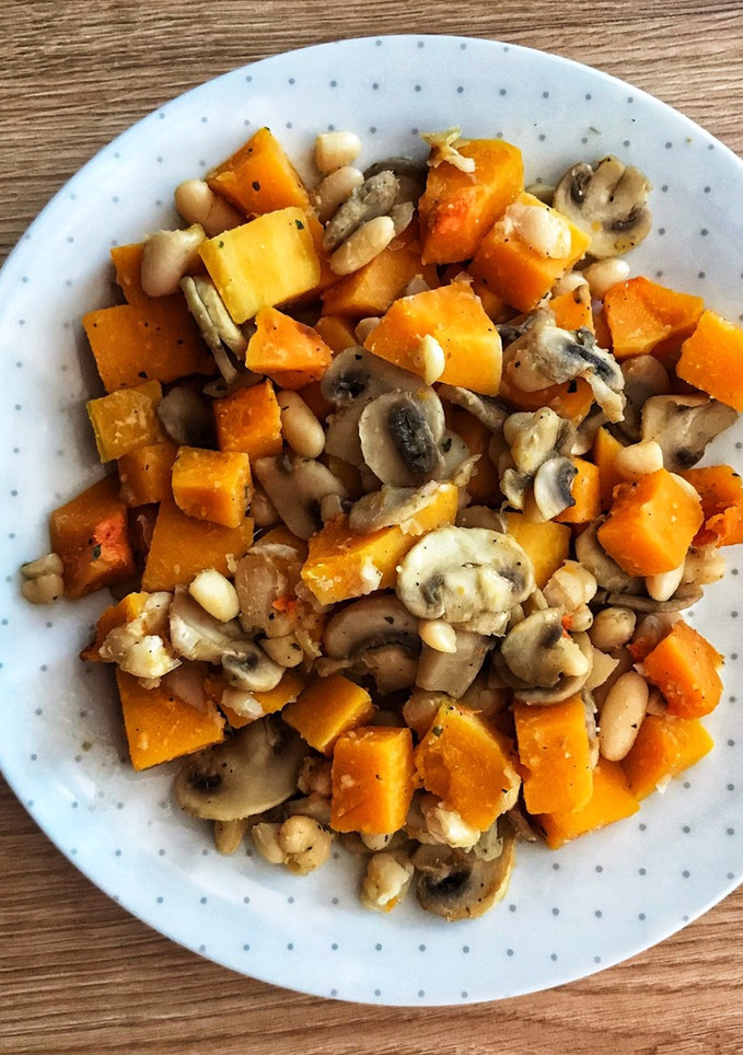 Una foto de Calabaza con champiñones y alubias 🍄