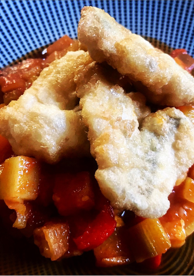 Una foto de Kokotxas de merluza con pisto casero