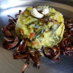 A picture of Dal palak khichdi.