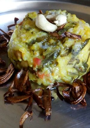 A picture of Dal palak khichdi.