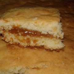 A picture of Torta de coco y dulce de leche!.