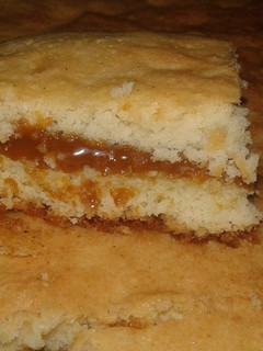 Una foto de Torta de coco y dulce de leche!