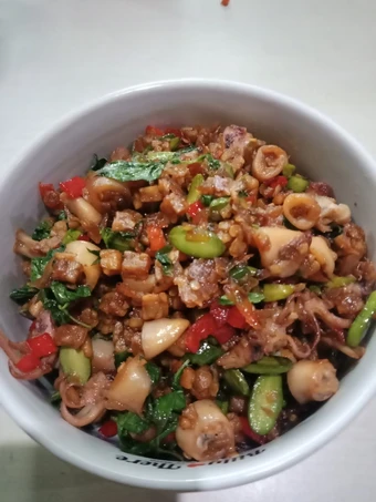 Cara Mudah Menyiapkan Resep  Oseng tempe cumi asin yang Bikin Ngiler, Enak