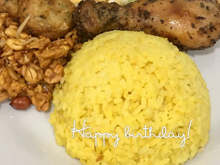 Cara Mudah Membikin Resep  Nasi kuning praktis yang Menggugah Selera, Lezat Sekali