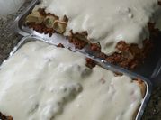 Una foto de tuco de carne con puré