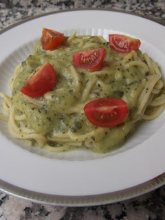 Una foto de Espaguettis con salsa de calabacín