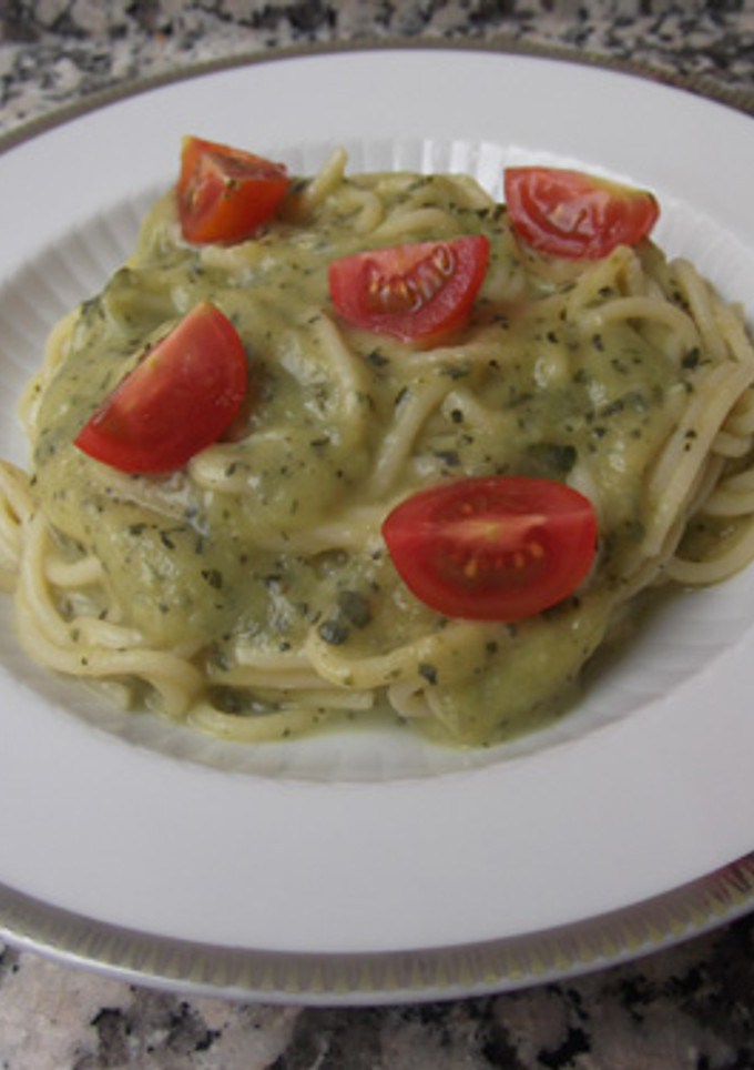 Una foto de Espaguettis con salsa de calabacín