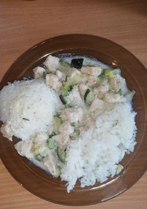 Tejszínes cukkinis csirkés tokány 30 perc alatt recept fotója