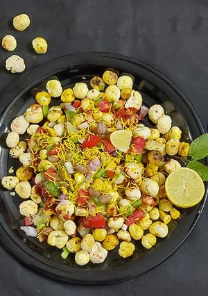 મખાના ભેળ (Makhana Bhel Recipe In Gujarati) રેસીપી મુખ્ય ફોટો