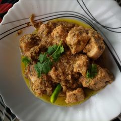 A picture of Makhni Handi.