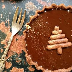 A picture of Gingerbread chocolate ganache tartlets.