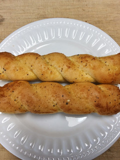 A picture of Lee's Air Fryer Frozen Bread Sticks.
