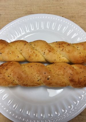 A picture of Lee's Air Fryer Frozen Bread Sticks.
