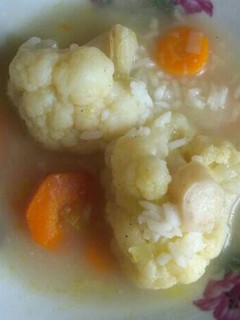 Una foto de Sopa de coliflor con arroz