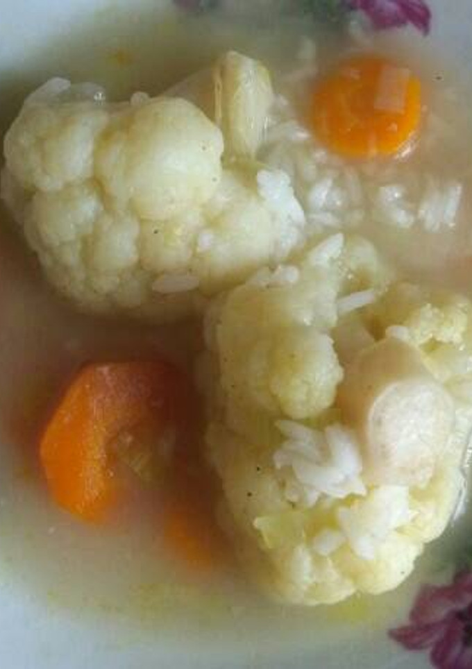 Una foto de Sopa de coliflor con arroz