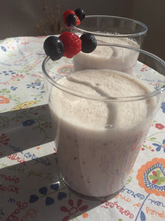 Una foto de Smoothie de frutos rojos y pera