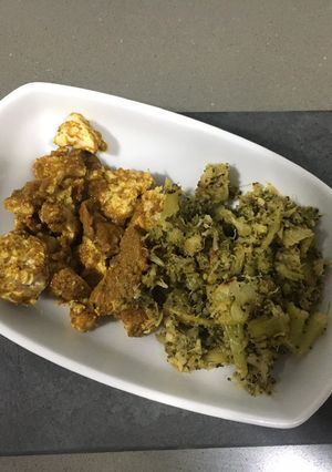 Una foto de Pollo al curry con brócoli gratinado