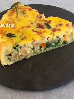 Una foto de Quiche de verduras bacon y jamón serrano