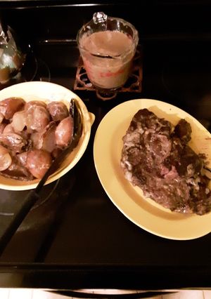 A picture of Crock Pot Roast and Potatoes.