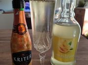Une photo de cocktail champagne