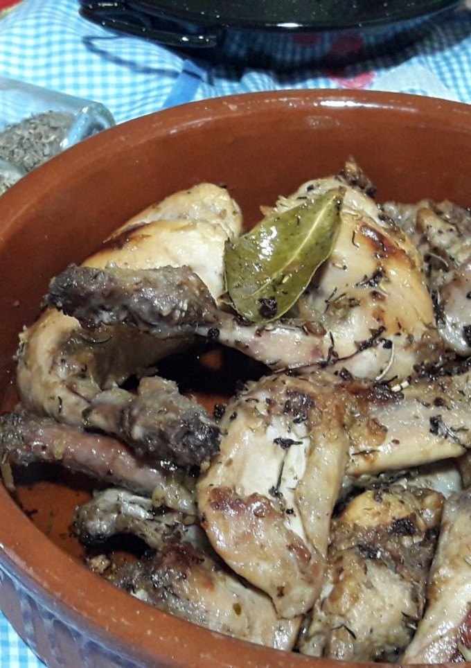 Una foto de Conejo a las hierbas provenzales