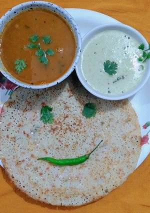 વેજિટેબલ ઉત્તપમ (Vegetable Uttapam Recipe In Gujarati) રેસીપી મુખ્ય ફોટો