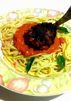 A picture of Frenched Drumstick with Spaghetti Hot sauce.