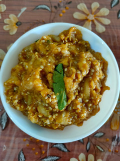 சுட்டு பிசைந்த கத்திரிக்காய் (Suttu pisaintha kathirikaai recipe in tamil) செய்முறை முக்கிய புகைப்படம்